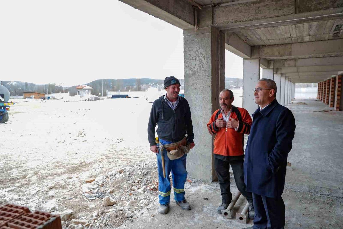 Kamyon garajı inşaatı yükseliyor