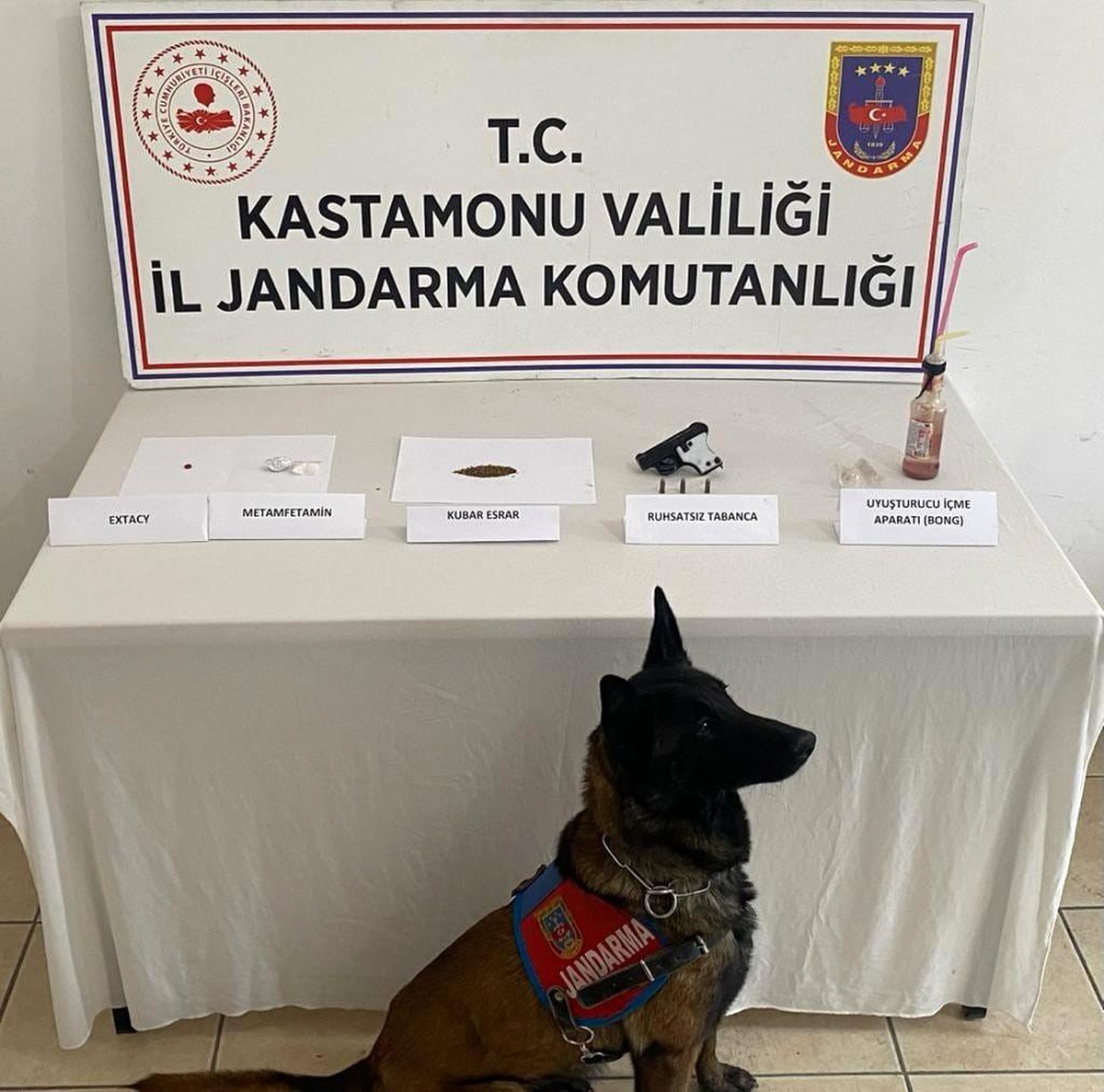 Kontrol noktasında durdurulan araçta uyuşturucu yakalandı