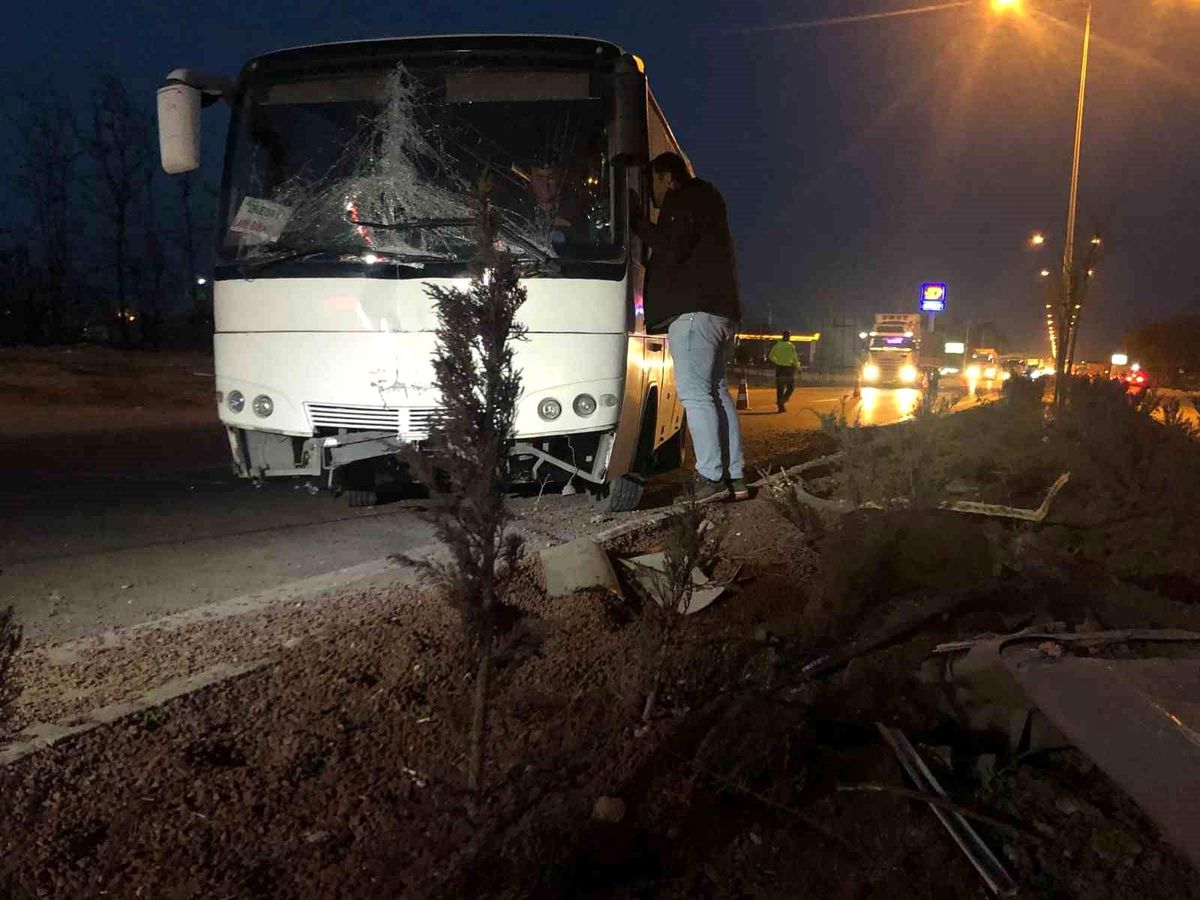 Konya\'da servis midibüsleri çarpıştı: 6 yaralı
