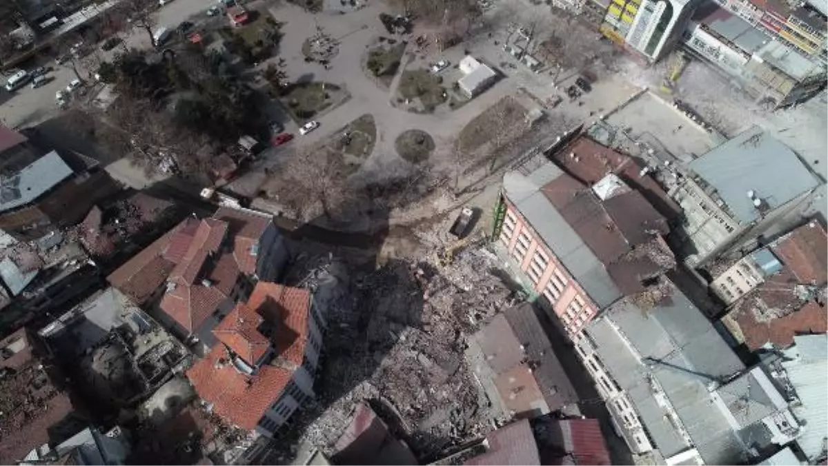 Malatya'da 54 enkazı kaldırma çalışması