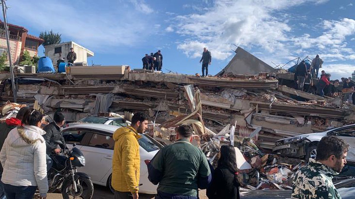 Ölüm, öğretmen çifti ve 2 çocuğunu 'Depreme dayanıklı' güvencesi verilen evde buldu