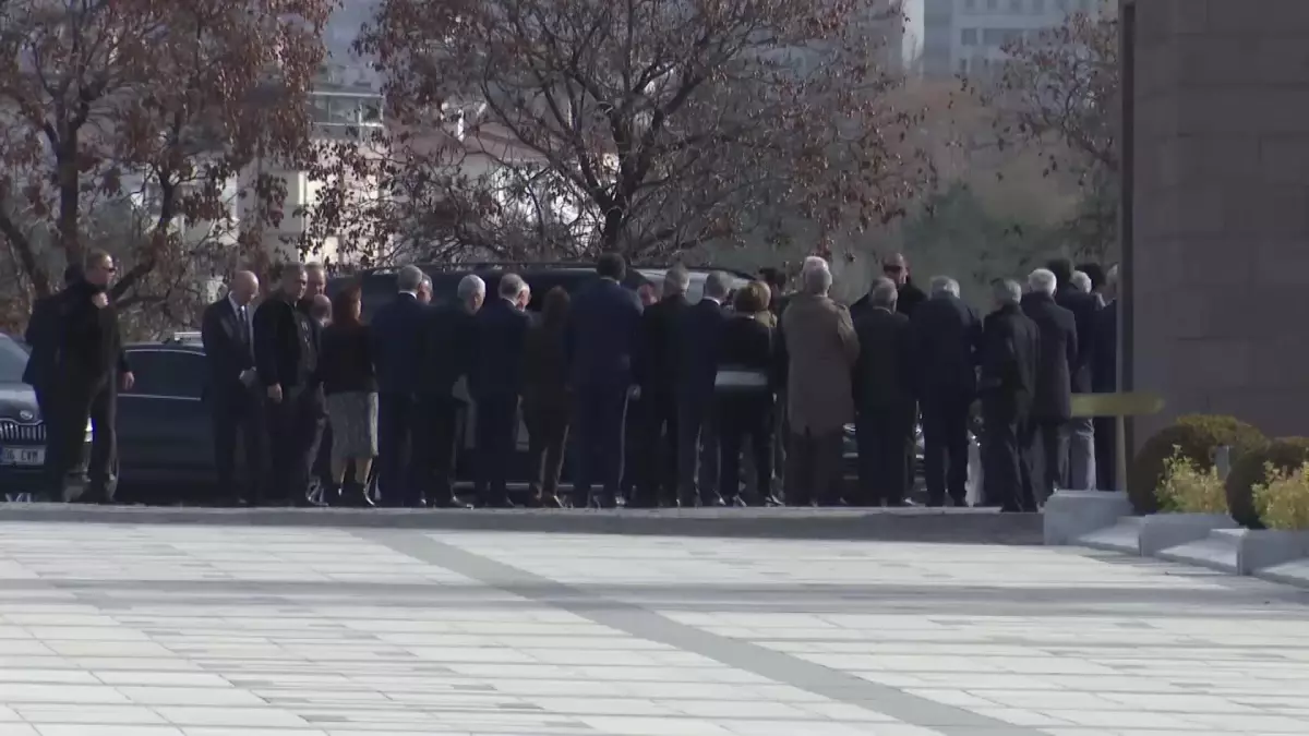 Önceki CHP Genel Başkanı Baykal İçin Tören… Kılıçdaroğlu: "1 Mart Tezkeresi Dolayısıyla Parlamentoda Yaptığı Konuşma Son Derece Değerliydi"