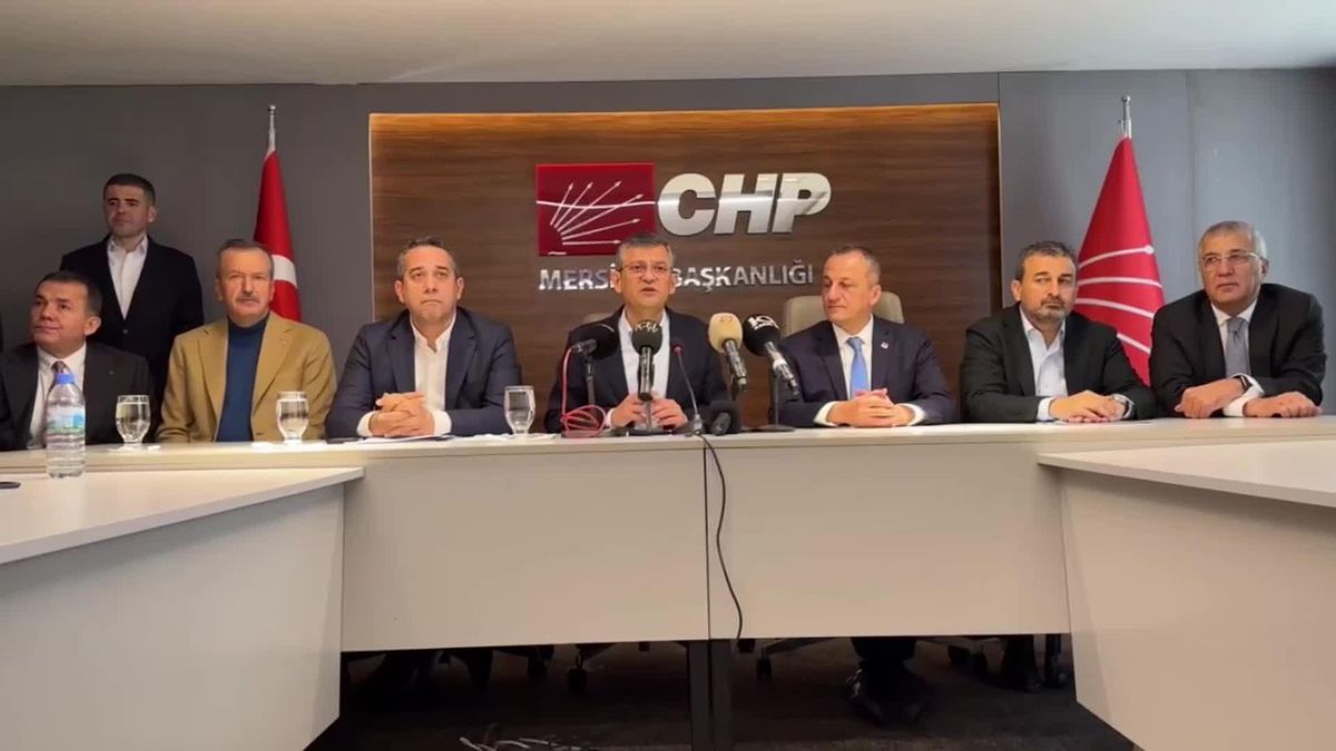 Özgür Özel: 'O Kadar Destek Aldıkları Yerde Bu Kadar Protesto Görünce, Yıkımdan Sorumlu Erdoğan'a Desteği Çekeceğine; Atın Bunları Dışarı Diyorlar.