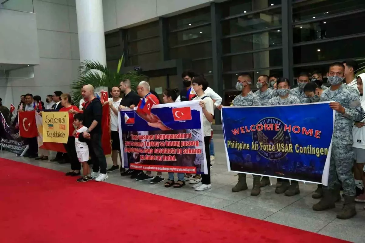 Türkiye\'deki Filipinli arama-kurtarma ekibi ülkesine döndü