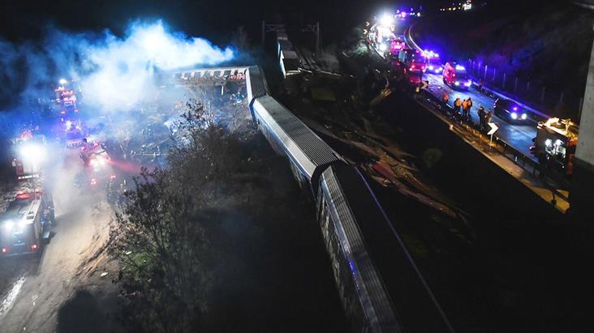 Yunanistan'da iki tren çarpıştı: 36 ölü, 85 yaralı