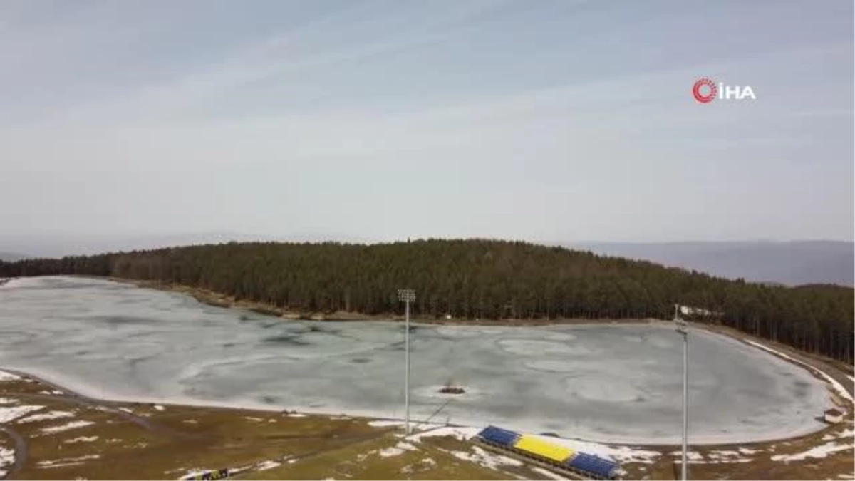 1300 rakımlı Topuk Yaylası\'nda gölet dondu