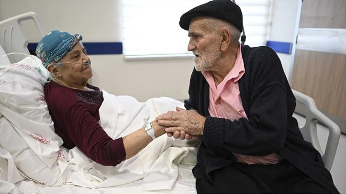 65 yıllık eşini enkaz altından kurtaran yaşlı adam o anları anlattı: \'Ölürsem öleyim, onu almadan olmaz\' dedim