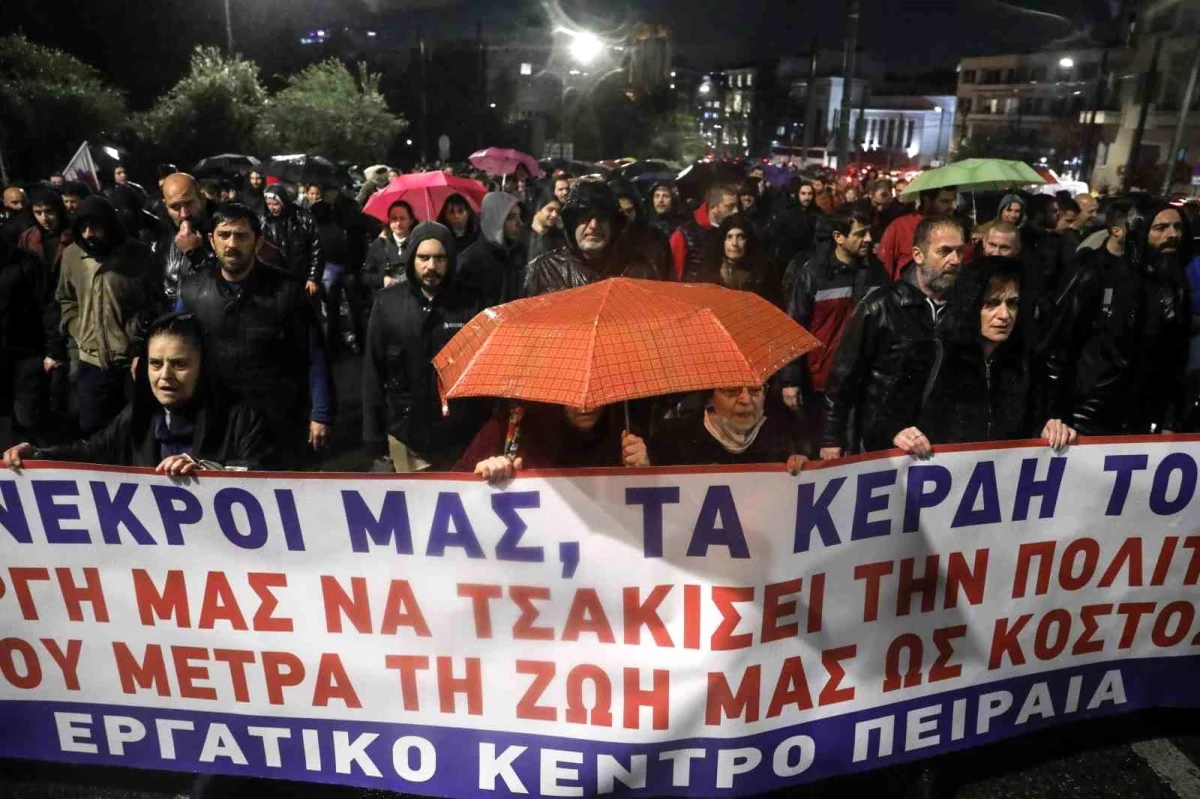 Atina\'da tren kazası protestosu