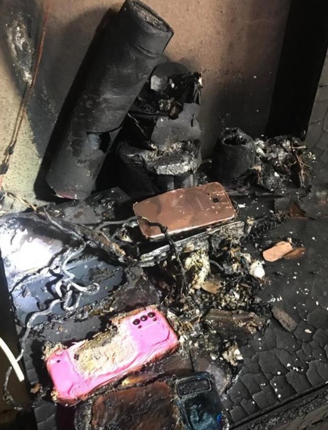 Aynı anda şarja takılan telefonlar yangına neden oldu!