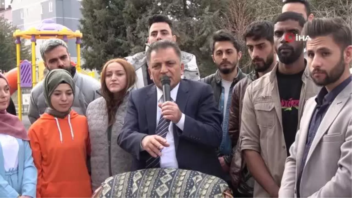 Burdur\'da mahalle sakinleri 25 depremzedeye ev kurarak sıcak bir yuva sağladı