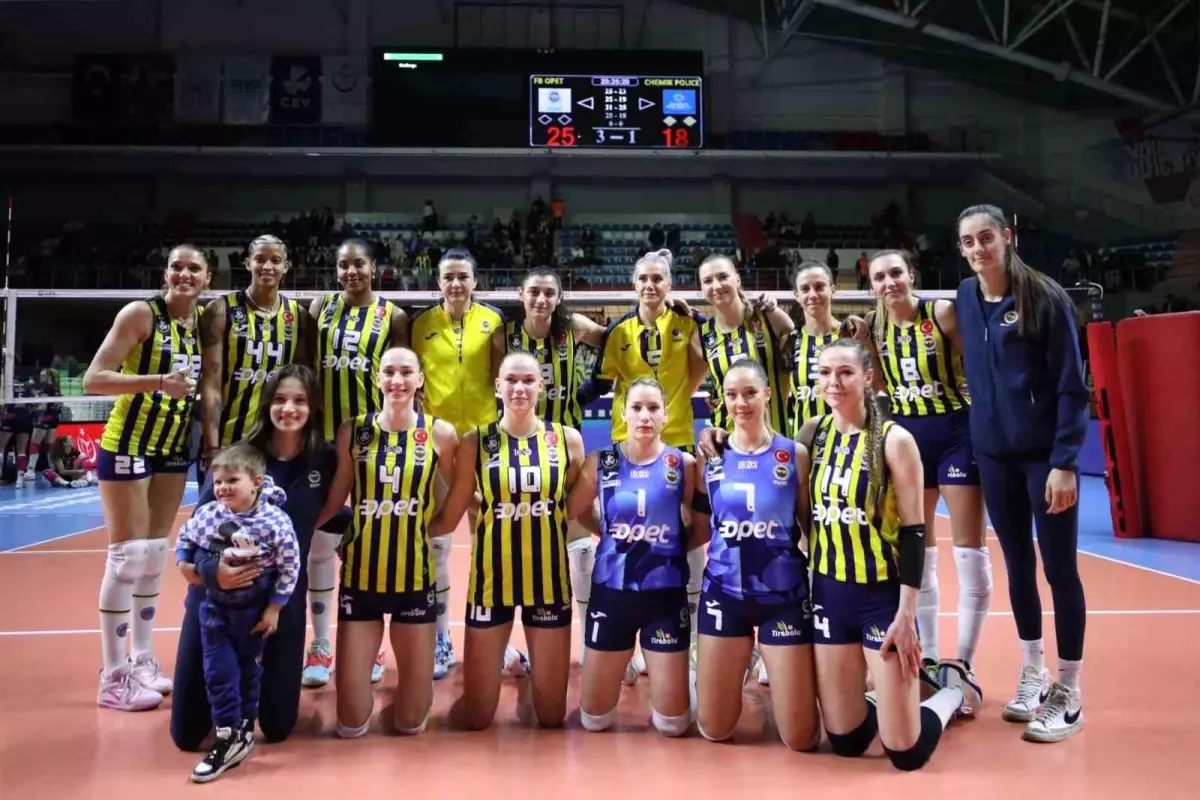 CEV Şampiyonlar Ligi: Fenerbahce Opet: 3 Grupa Azoty Chemik Police: 1