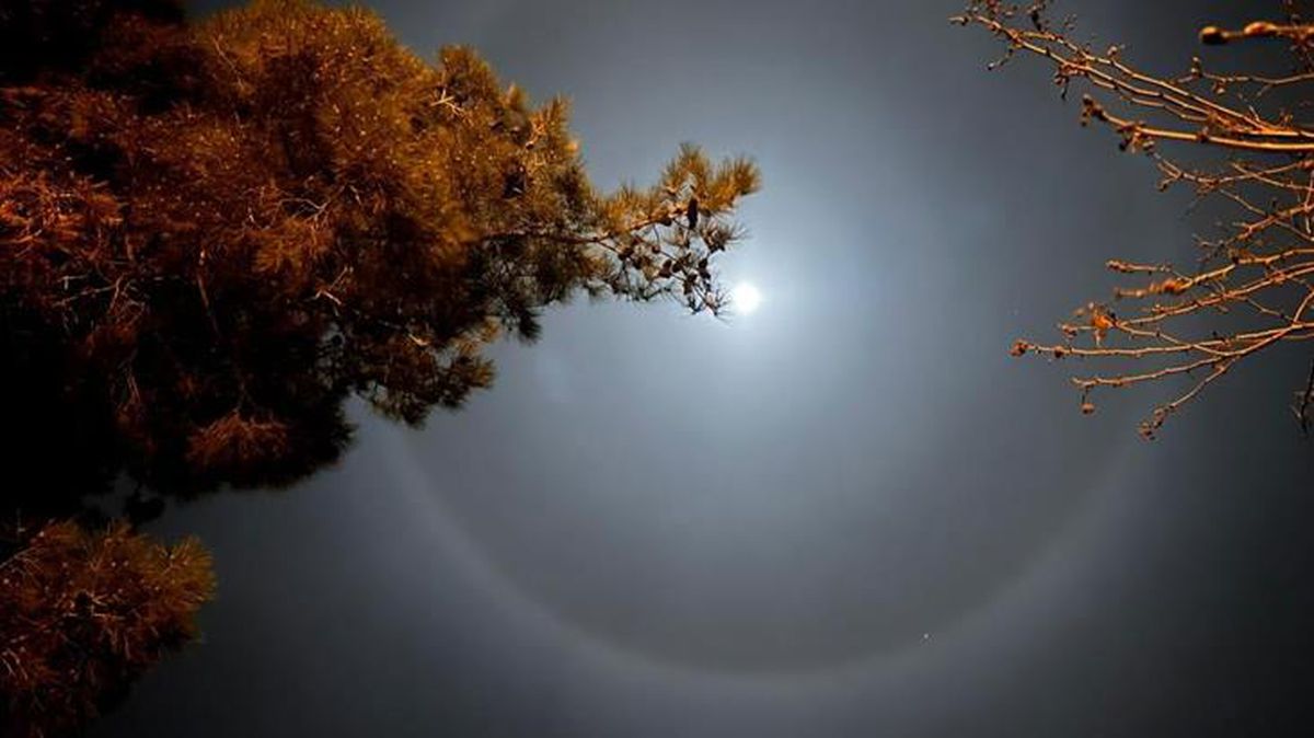 Deprem bölgesinde tedirginlik oluşturan görüntünün Ay halesi olduğu anlaşıldı