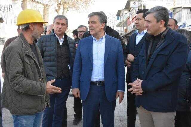 Deprem bölgesini karış karış gezen Abdullah Gül, çalışmaları övdü: