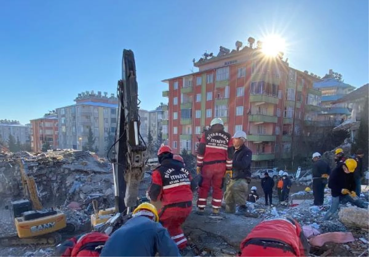 DEPREM SONRASI ARAMA-KURTARMA FAALİYETLERİNE KATILAN İTFAİYECİLER YAŞADIKLARINI ANLATTI