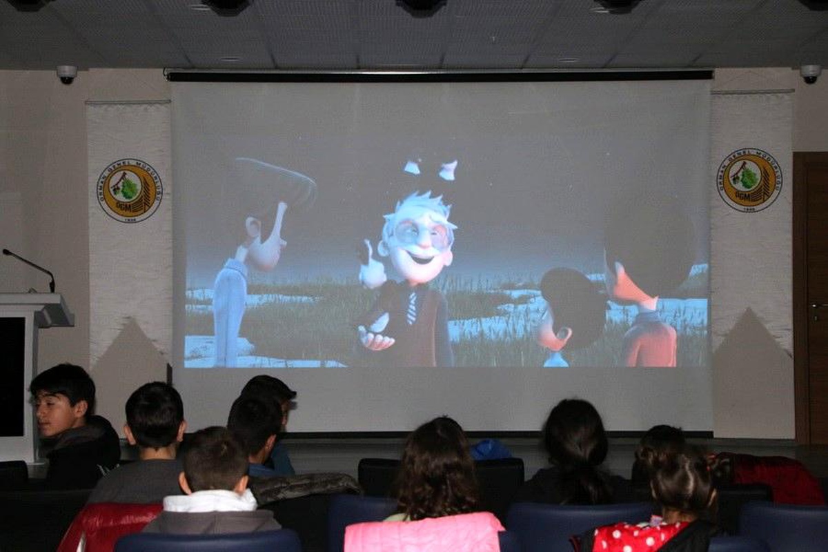 Depremzede çocuklar çizgi film ile moral buldu