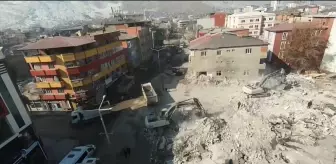 Elbistan'da ticaretin kalbinin attığı caddelerdeki yıkımın boyutu böyle görüntülendi