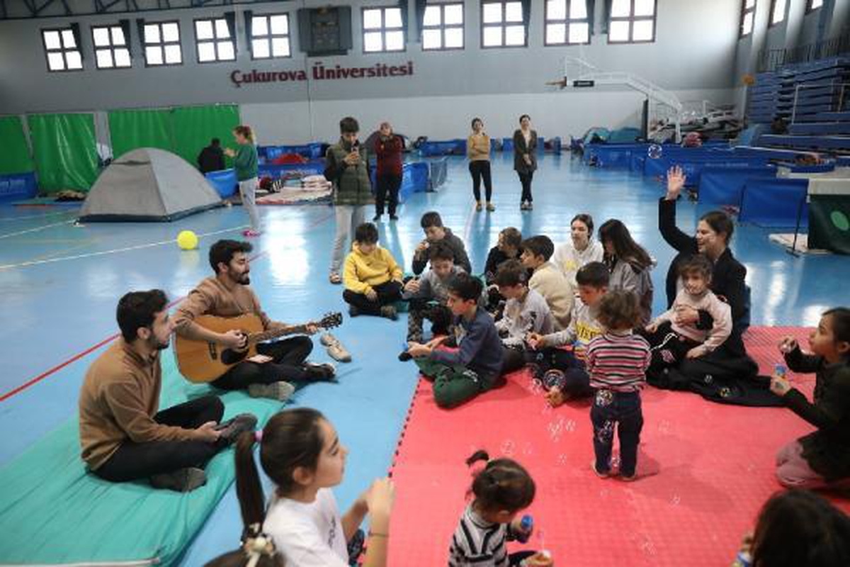 Gönüllü akademisyenler, psikososyal destek için afet bölgesinde