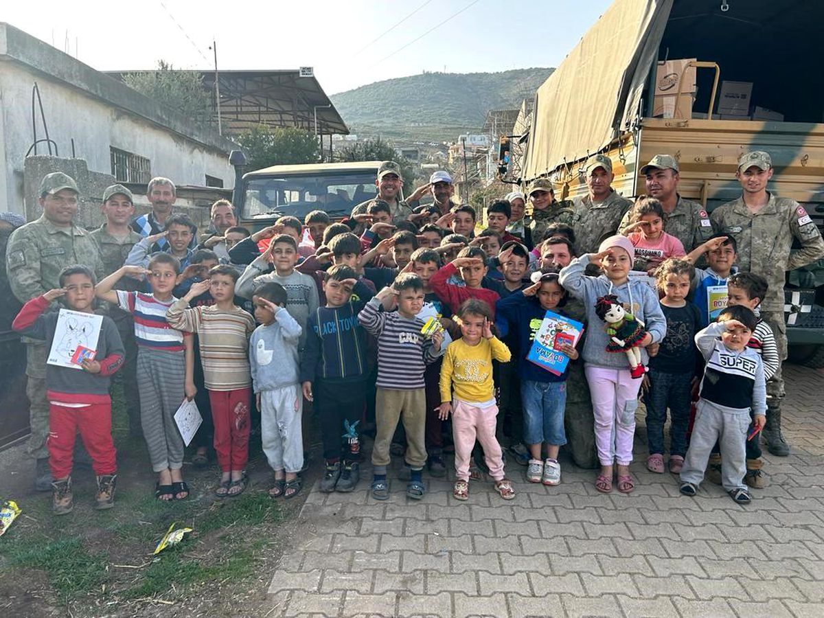 KKTC Afet Yardım Görev Birliği Hatay\'da yardıma devam ediyor