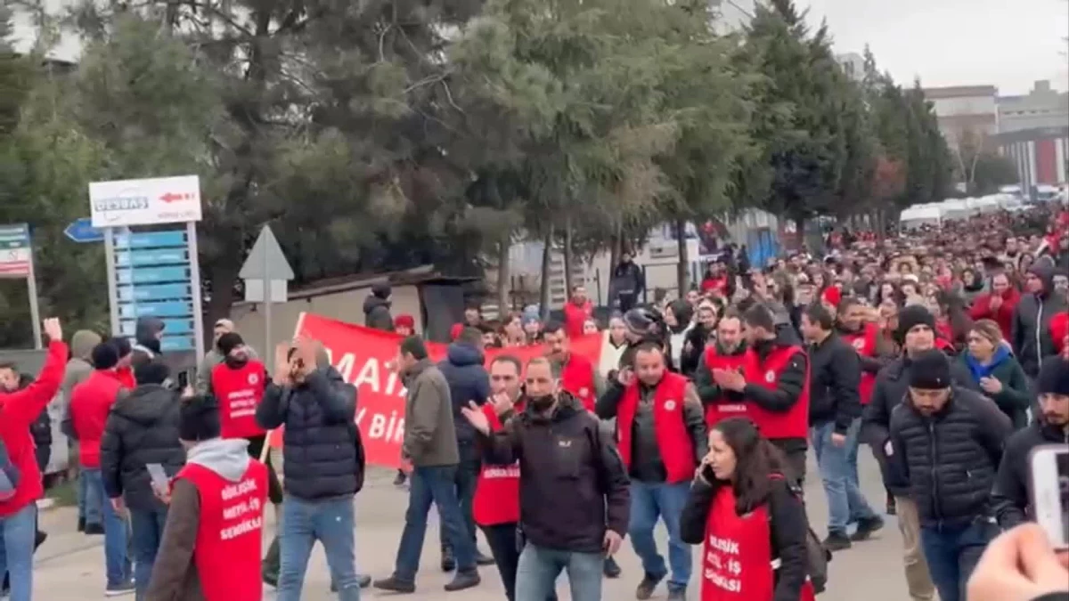 Mata Otomotiv İşçilerinin İş Bırakma Eylemi 4. Gününde... Birleşik Metal-İş Sendikası Şube Sekreteri Ülgu: "Korku Duvarı Yıkıldı"