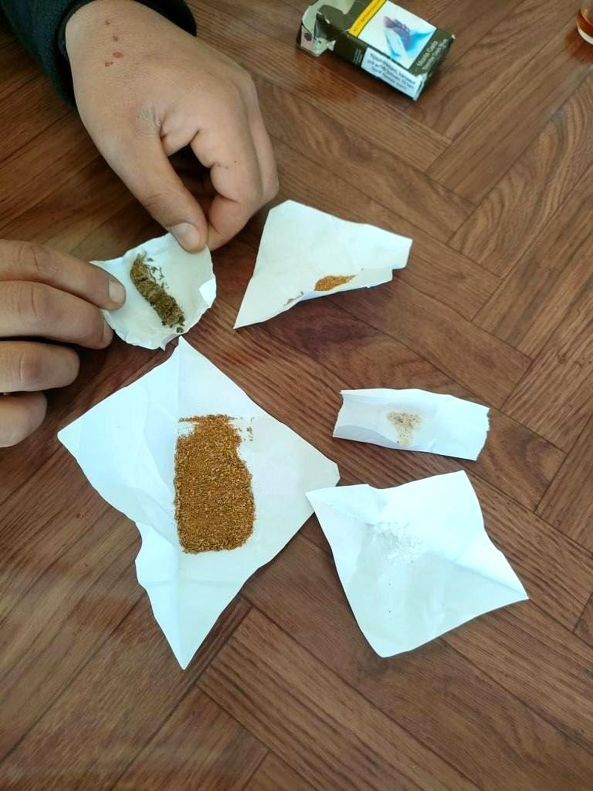 Otobüsteki yolcuların üzerinden uyuşturucu madde ele geçirildi