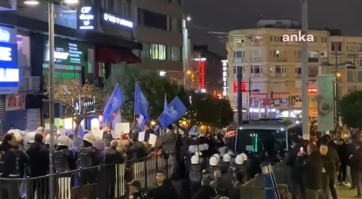 Sol Parti\'nin Gözaltında Tutulan 2 Üyesinden Biri Tutuklama, Diğeri Adli Kontrol Talebiyle Mahkemeye Sevk Edildi