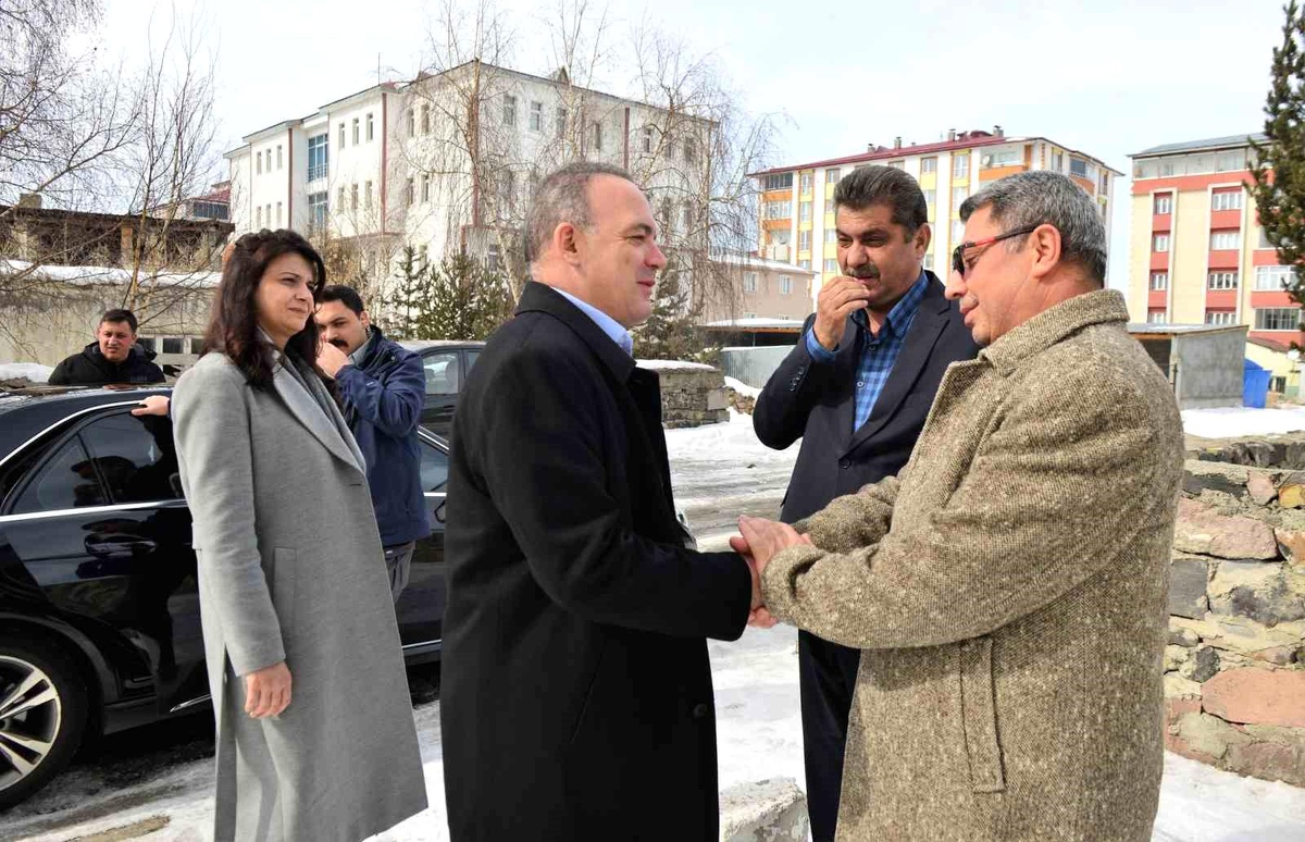 Vali Öner\'den depremzede ailelere ziyaret