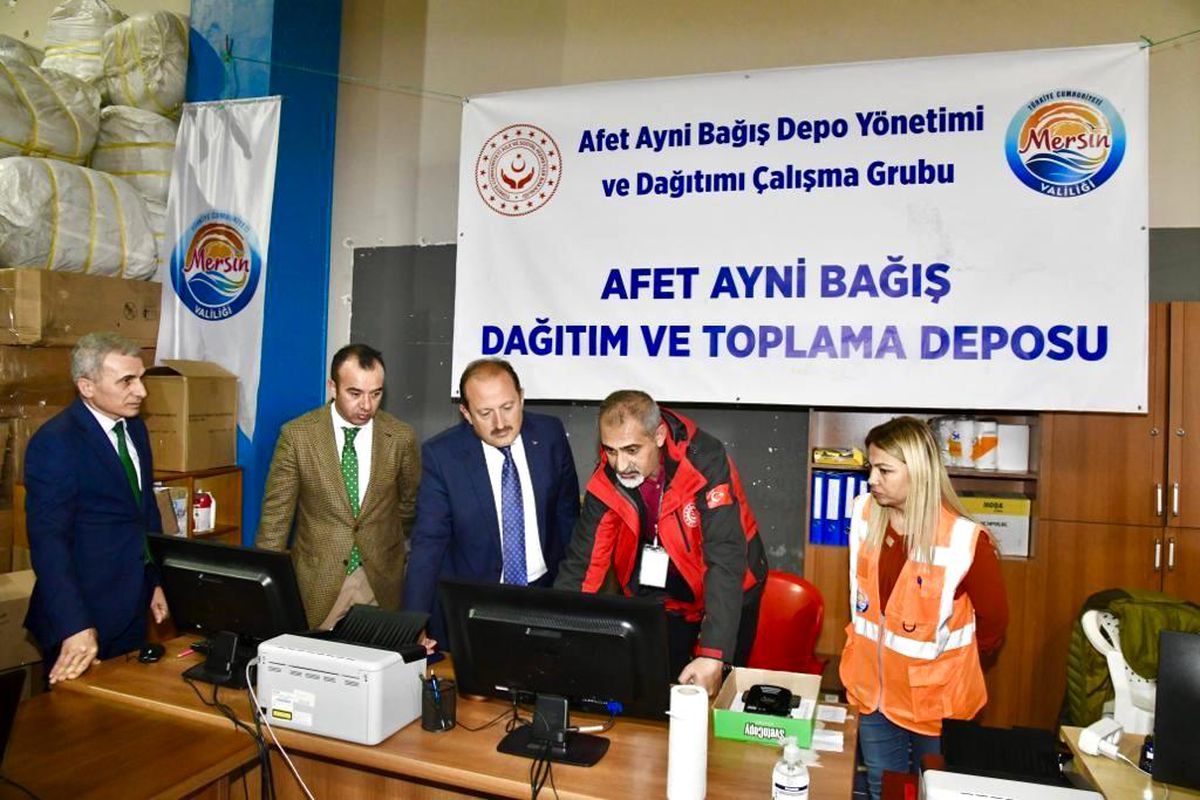 Vali Pehlivan, AFAD Lojistik Merkezinde incelemelerde bulundu