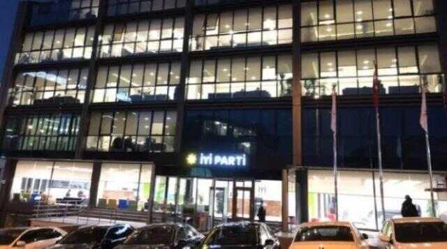 6'lı Masa toplantısı sonrası İYİ Parti genel merkezine gece saatlerinde asıl afiş dikkat çekti