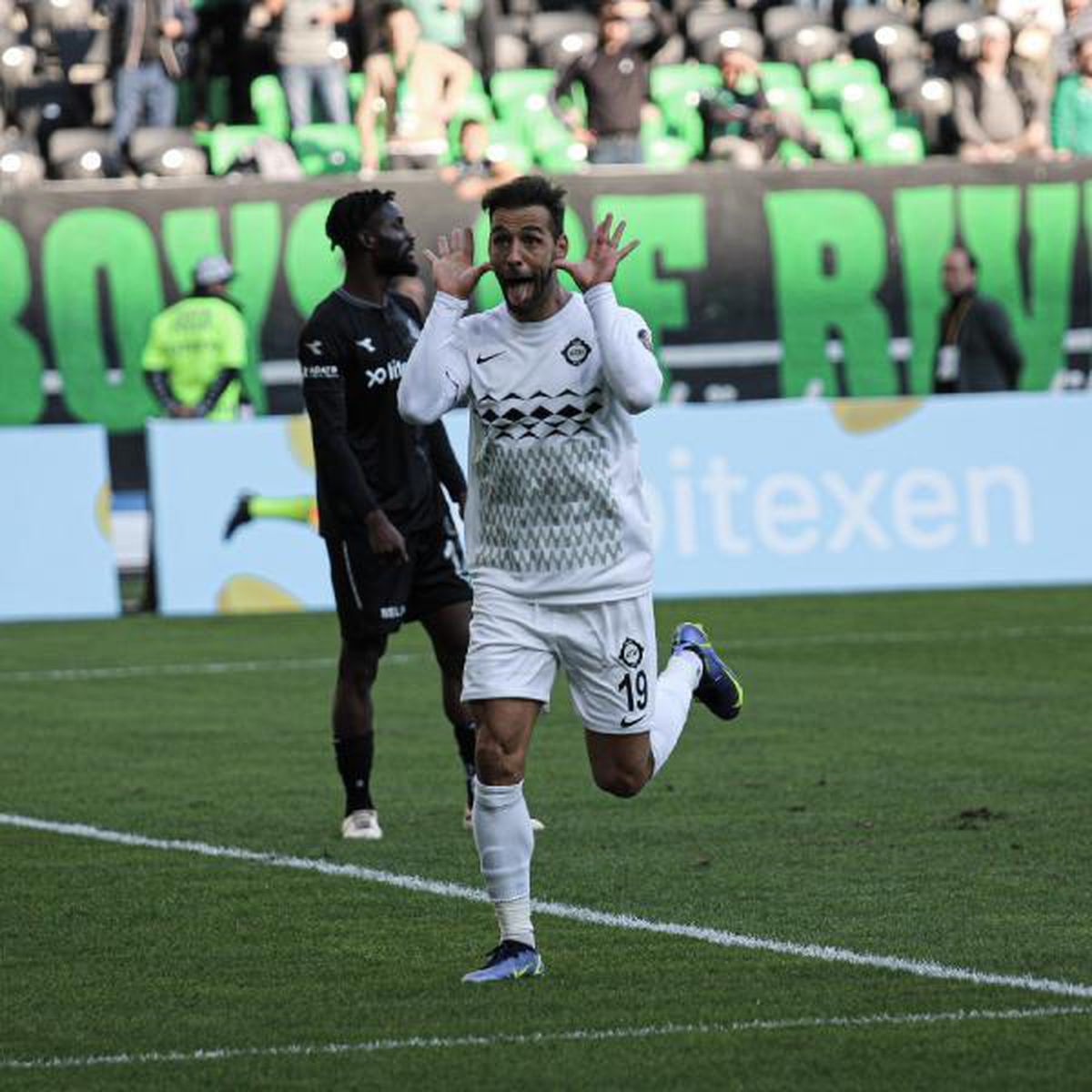 Altay\'ın kozu Paixao