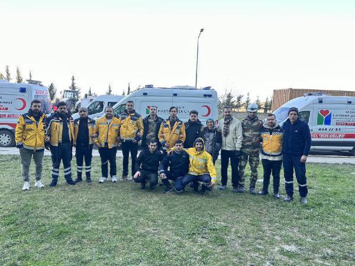 Antalya\'dan yüzlerce sağlıkçı deprem bölgesine gitmek için gönüllü oldu