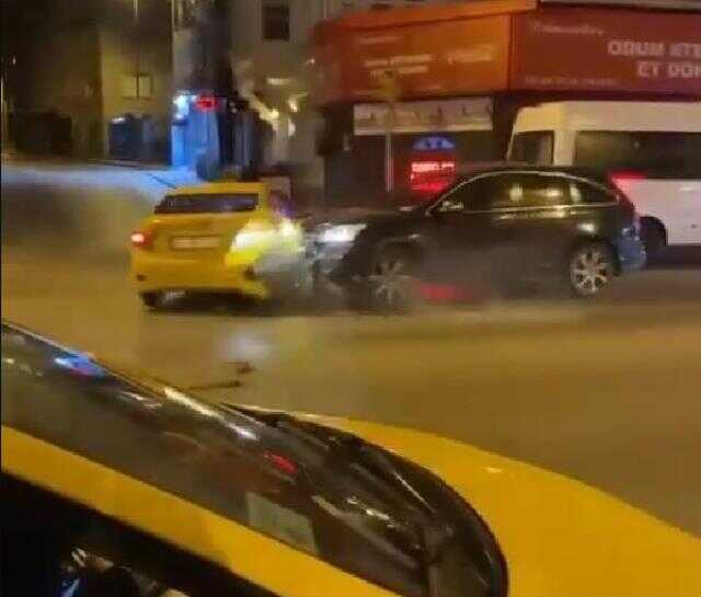 Çarptığı taksideki kadını zorla arabasına almak istemişti! İşin altından kripto para hırsızlığı çıktı Çarptığı taksideki kadını zorla arabasına almak istemişti! İşin altından kripto para hırsızlığı çıktı