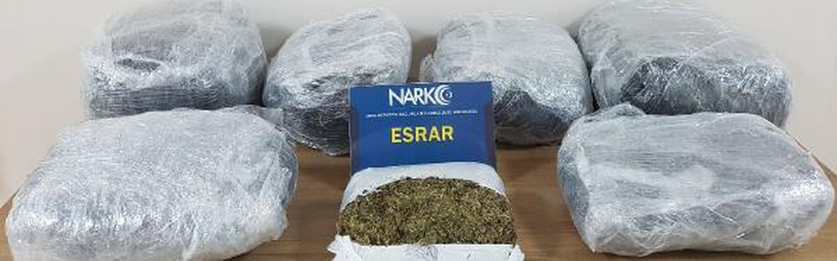 \'Dur\' ihtarına uymadı, otomobilinden 22 kilo esrar çıktı