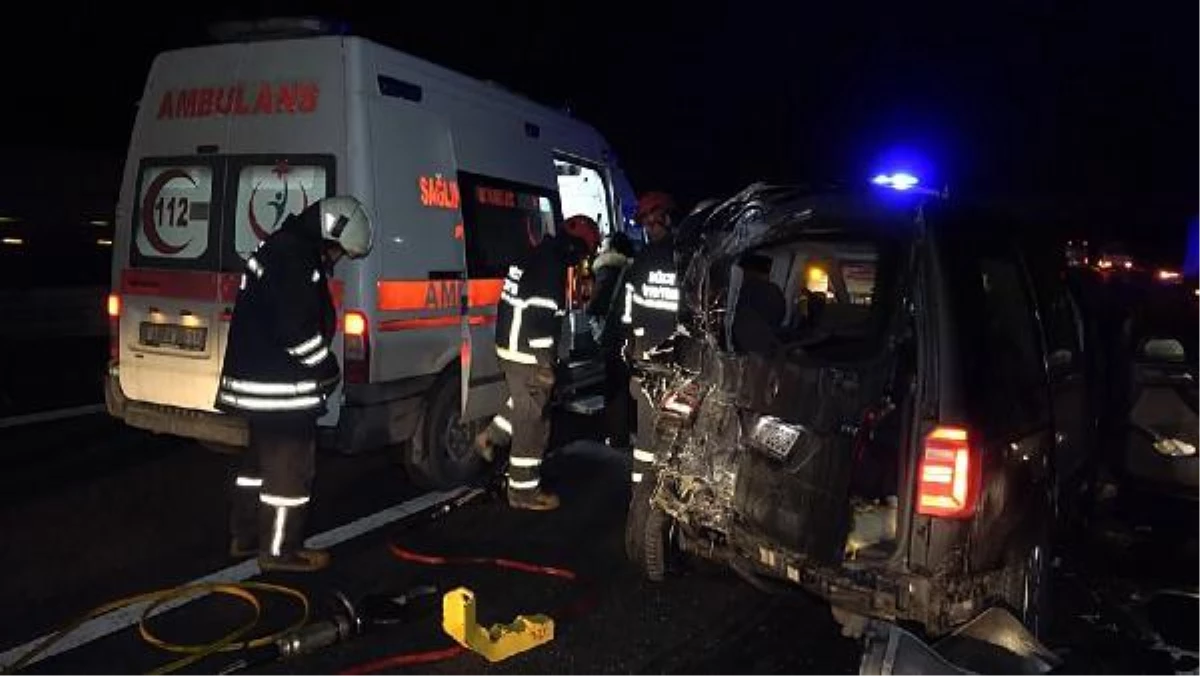 TEM Otoyolu\'nda feci kaza: 2 ölü, 7 yaralı