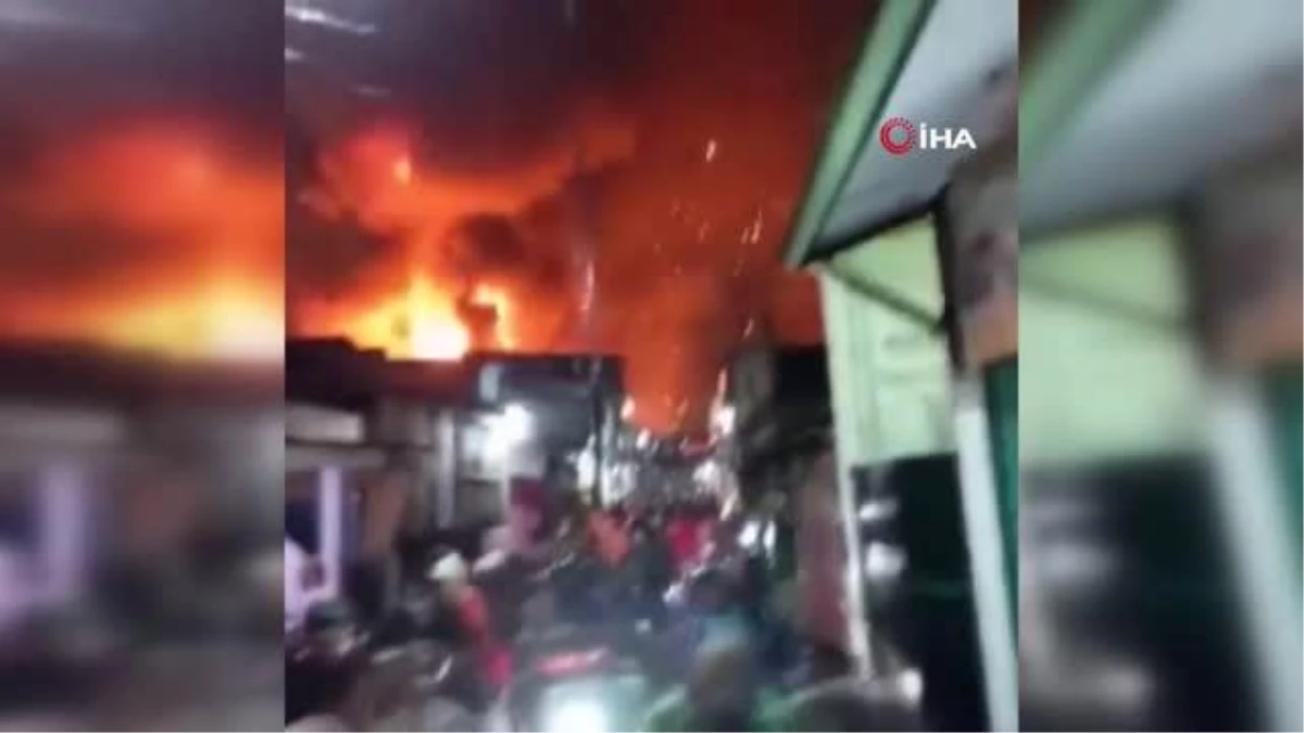 Endonezya\'da akaryakıt deposunda yangın: 17 ölü