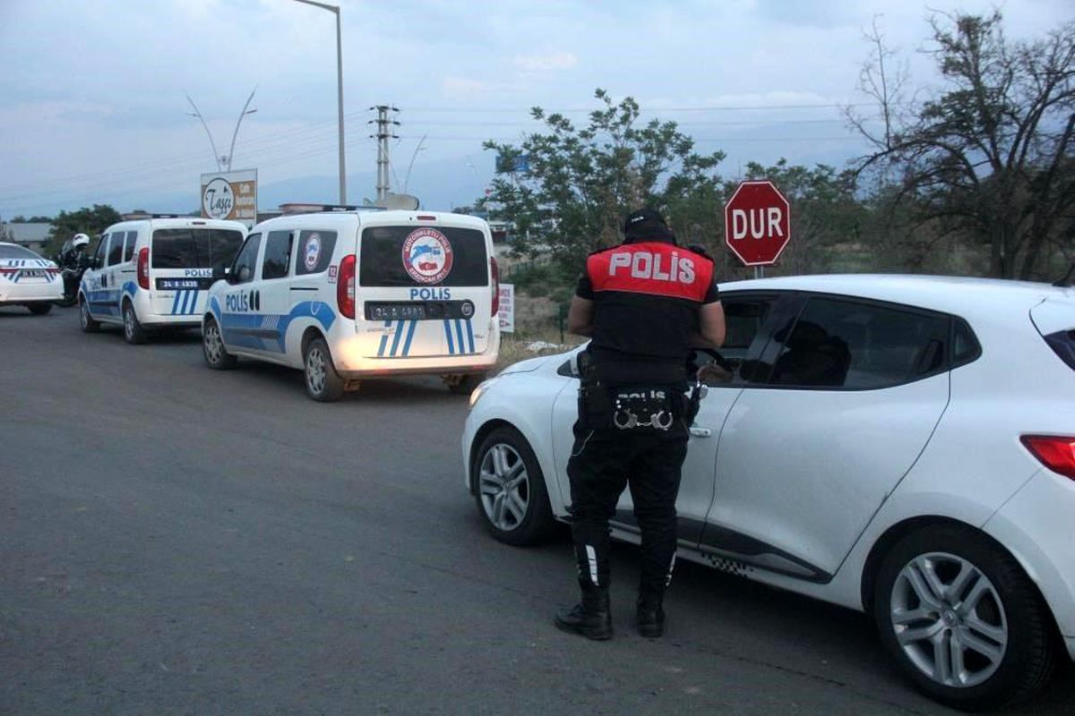 Erzincan\'da çeşitli suçlardan aranan 58 kişi yakalandı, 19 kişi gözaltına alındı