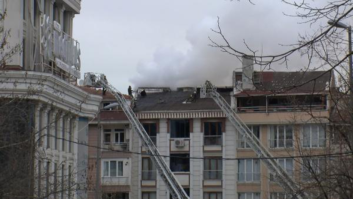 ESENYURT\'TA YANGINDA APARTMAN BOŞLUĞUNA DÜŞEN İTFAİYE ERİ YARALANDI