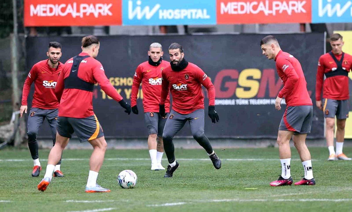Galatasaray hazırlıklarına devam etti