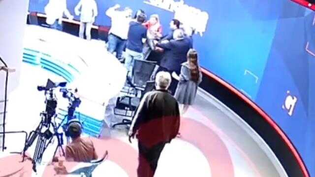 Gazeteci Latif Şimşek'i darp etmişti, 11 ay hapis cezası aldı! Gazeteci Latif Şimşek'i darp etmişti, 11 ay hapis cezası aldı!