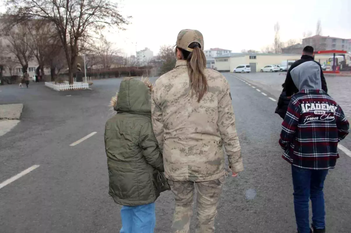 Iğdır\'da sevgi evlerindeki çocuklar Jandarmaya misafir oldu