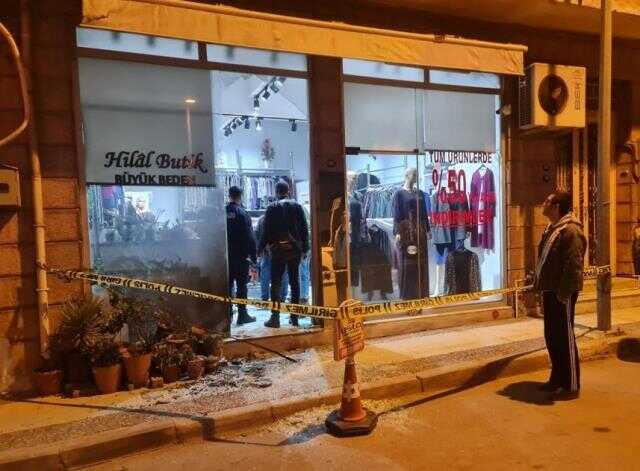 İş yerini kundaklamaya çalışan kadın kendini yaktı! O anlar saniye saniye kamerada İş yerini kundaklamaya çalışan kadın kendini yaktı! O anlar saniye saniye kamerada