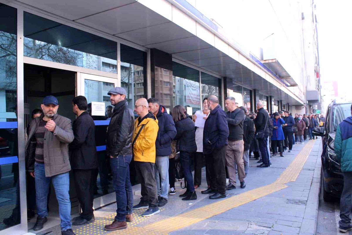İzmir\'de EYT sevinci