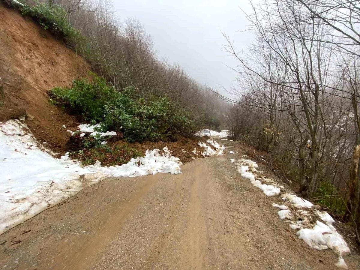 Kastamonu\'da heyelan sebebiyle kapanan köy yolu ulaşıma açıldı