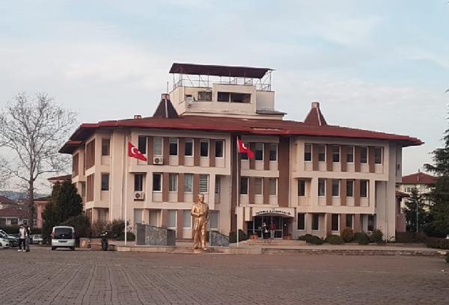 Kaymakamlıkta şüpheli ölüm! Koltuğunda hareketsiz yatarken bulundu