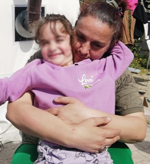Kızını enkazdan çıkarmıştı, 24 gündür 7 yaşındaki kayıp oğlunun peşinde!