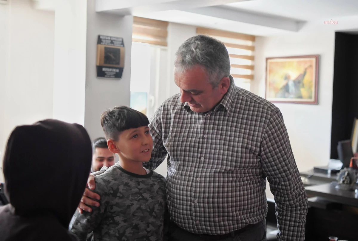 Konyaaltı Belediye Başkanı Esen, Kentteki Depremzedelerle Buluştu