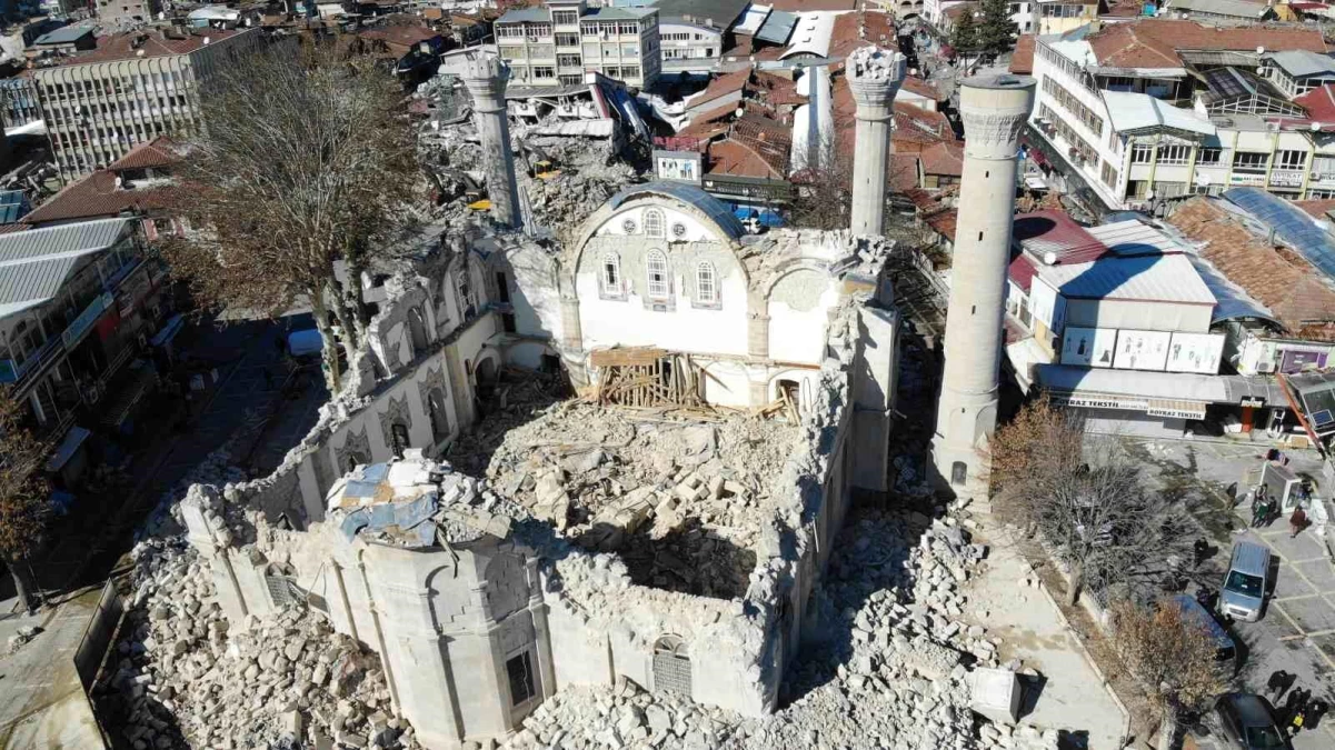 Malatya\'da depremlerde 25 cami yıkılırken, 3 din görevlisi vefat etti