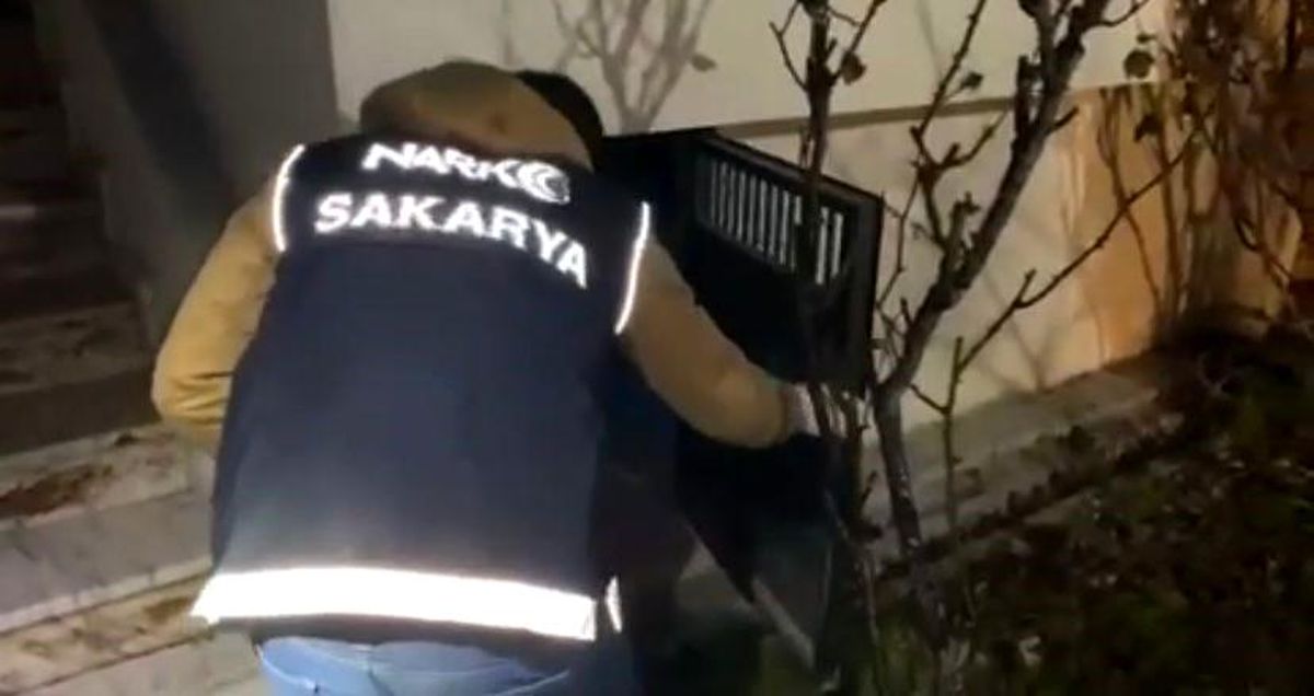 Sakarya\'da uyuşturucu operasyonunda 3 zanlı tutuklandı