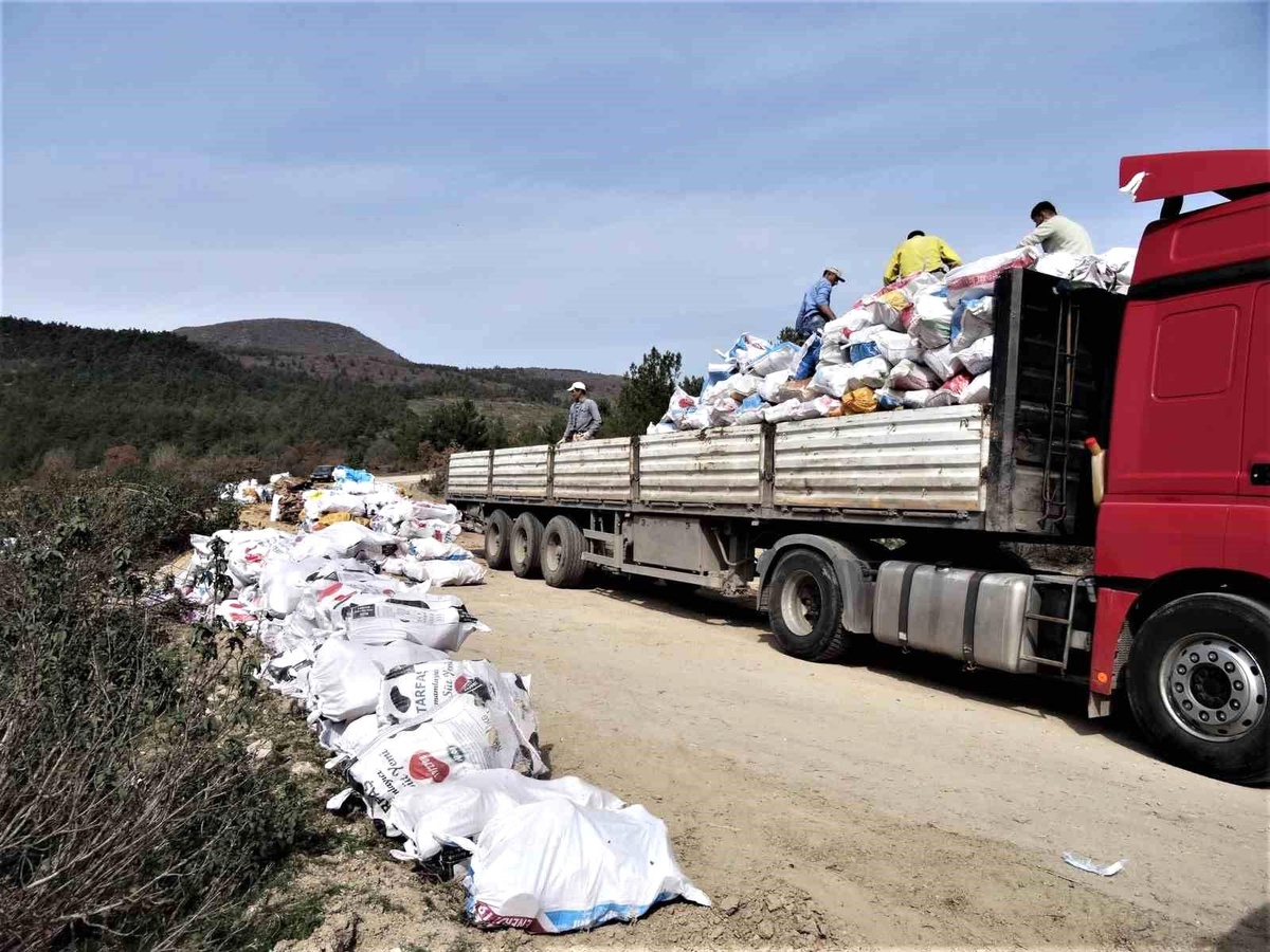 Simav\'dan deprem bölgesine 26 ton yakacak odun gönderildi