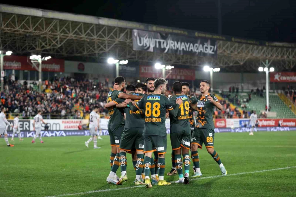 Spor Toto Süper Lig: Corendon Alanyaspor: 1 Medipol Başakşehir: 0 (Maç sonucu)