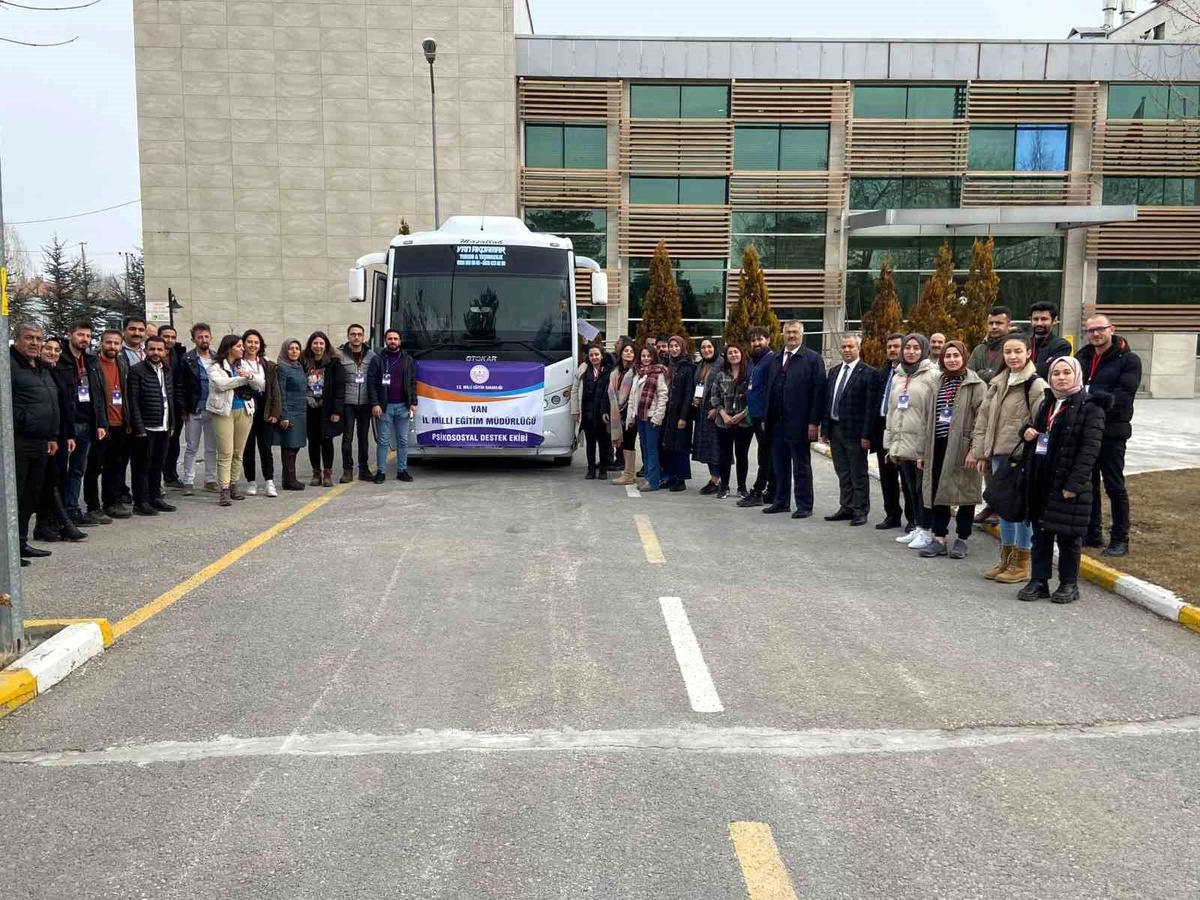 Vanlı 34 PDR öğretmeni deprem bölgesine uğurlandı